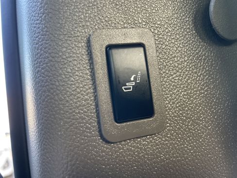 Used 2020 Chevrolet Suburban LT image 27