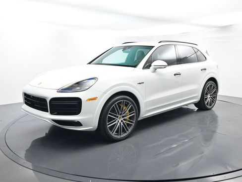 Used 2022 Porsche Cayenne Turbo S image 1