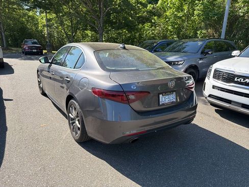 Used 2018 Alfa Romeo Giulia AWD image 2