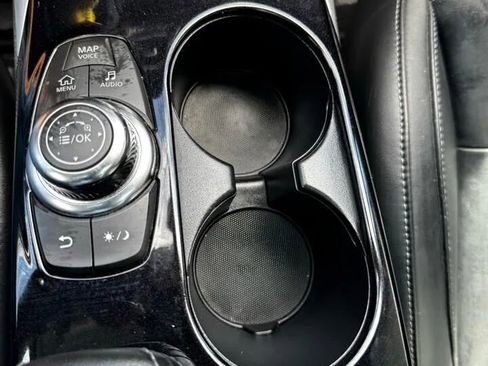 Used 2017 INFINITI QX30 Premium w/ Navigation Package image 17