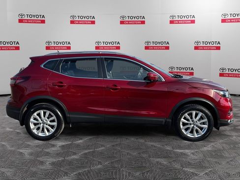 Used 2022 Nissan Rogue Sport SV w/ Technology Package image 2