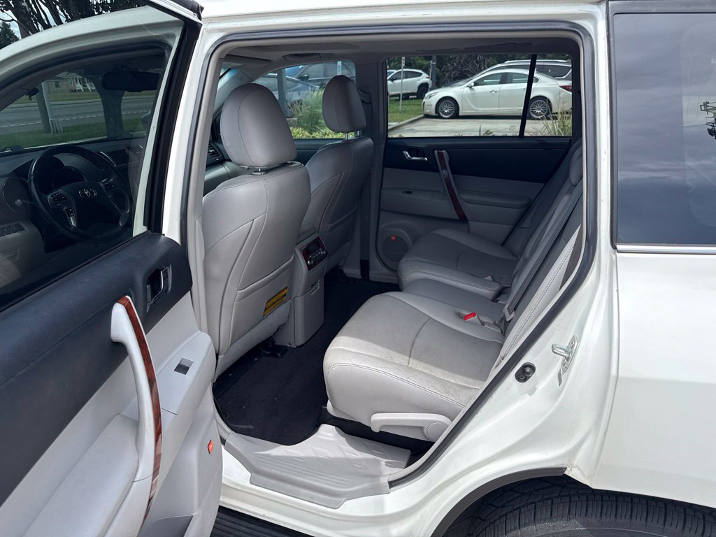 Used 2013 Toyota Highlander Limited FWD image 20