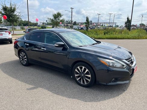 Used 2016 Nissan Altima 2.5 SL w/ 2.5 Technology w/LED Package FWD image 8