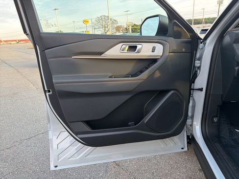 New 2026 Ford Explorer Active w/ Active Comfort Package image 12
