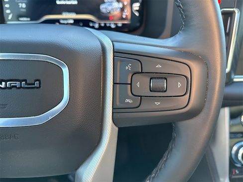 Used 2024 GMC Yukon XL Denali image 31