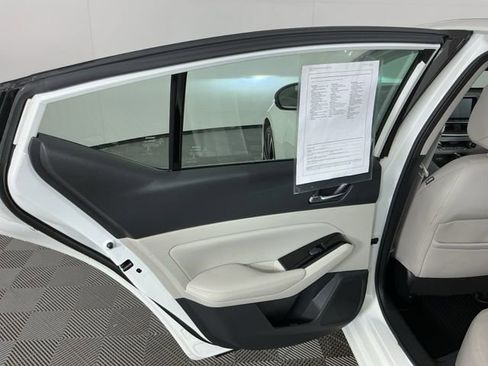 Used 2021 Nissan Altima 2.5 Platinum image 27