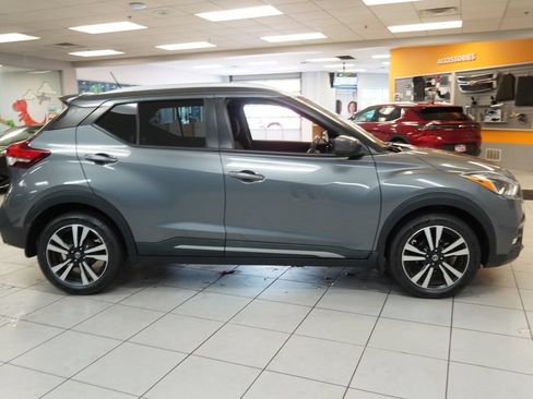 Used 2019 Nissan Kicks SR FWD image 13