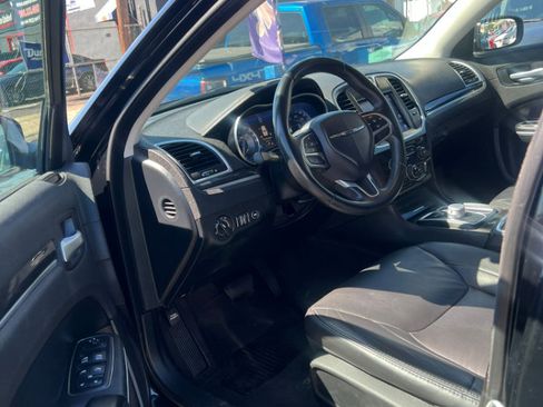 Used 2017 Chrysler 300 Limited image 16