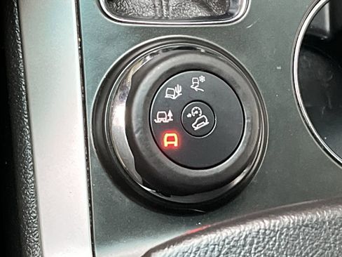 Used 2014 Ford Explorer XLT w/ Equipment Group 202A AWD/4WD image 17