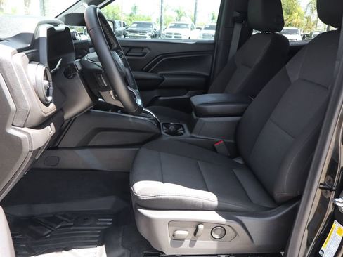 Used 2025 Chevrolet Colorado W/T w/ WT Custom Package RWD image 19