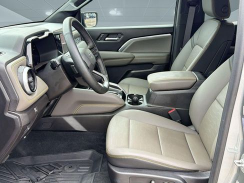 Used 2025 Chevrolet Colorado ZR2 w/ Technology Package AWD/4WD image 5