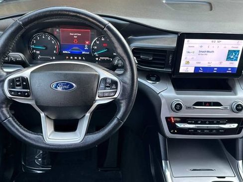 Used 2022 Ford Explorer XLT w/ Equipment Group 202A image 12