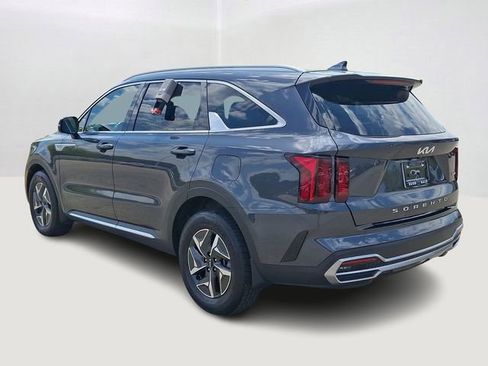 Used 2022 Kia Sorento EX w/ Panoramic Sunroof Package FWD image 4