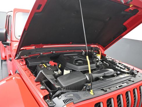 Used 2022 Jeep Wrangler Unlimited Sahara w/ Cold Weather Group AWD/4WD image 23