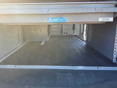 Used 2017 Chevrolet Express 2500 RWD image 25