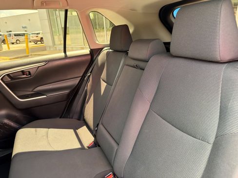 Used 2020 Toyota RAV4 LE FWD image 31
