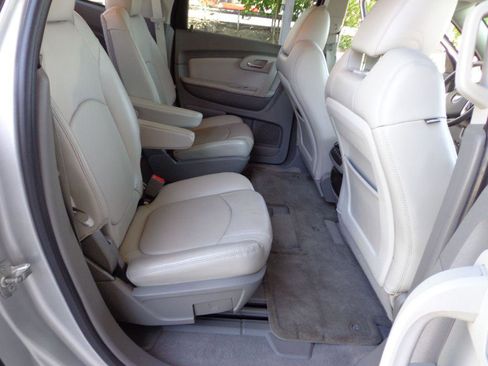 Used 2011 Chevrolet Traverse LT AWD/4WD image 19