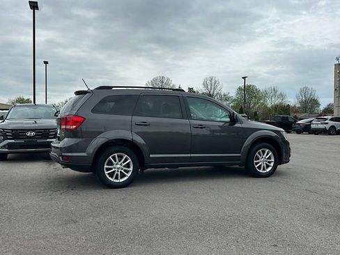 Used 2017 Dodge Journey SXT w/ Comfort/Convenience Group FWD image 9