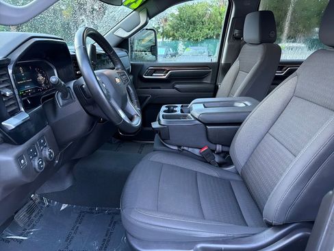 Used 2024 Chevrolet Silverado 2500 LT image 9