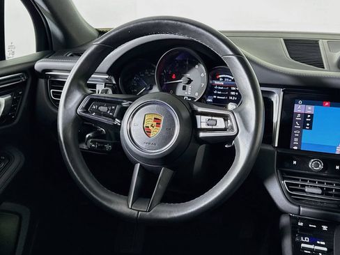 Certified 2025 Porsche Macan AWD/4WD image 12