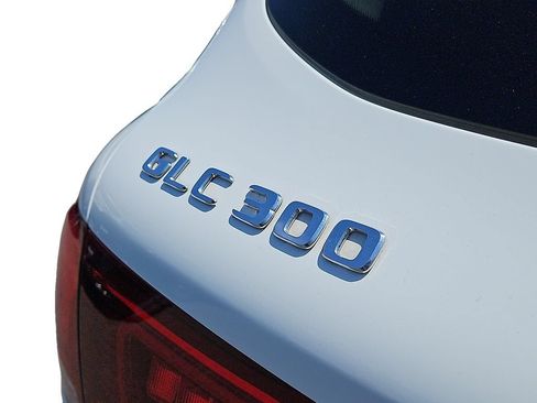 Used 2020 Mercedes-Benz GLC 300 4MATIC image 30