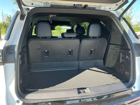 Used 2025 Chevrolet Traverse RS AWD/4WD image 11