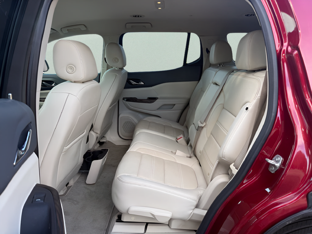 Used 2020 GMC Acadia Denali w/ Technology Package FWD image 11