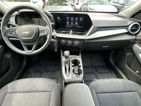 Used 2025 Chevrolet Trax LS FWD image 24