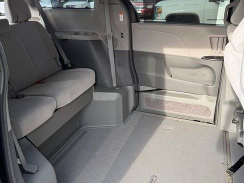 Used 2016 Toyota Sienna LE FWD image 16