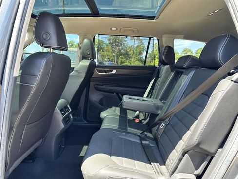 Used 2024 Volkswagen Atlas SEL AWD/4WD image 22