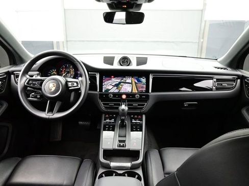 Certified 2025 Porsche Macan AWD/4WD image 20