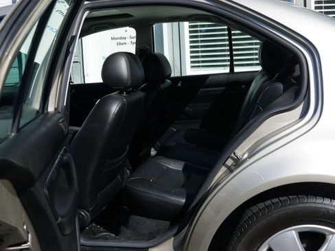 Used 2004 Volkswagen Jetta GLS image 30