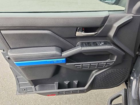 Used 2025 Toyota Tacoma TRD Sport image 12