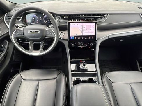Used 2024 Jeep Grand Cherokee Limited w/ Black Appearance Package RWD image 11