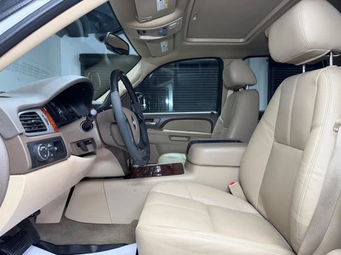 Used 2012 Chevrolet Avalanche LTZ RWD image 27