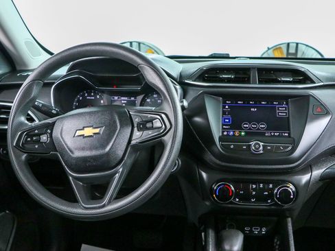 Used 2023 Chevrolet TrailBlazer LT FWD image 17