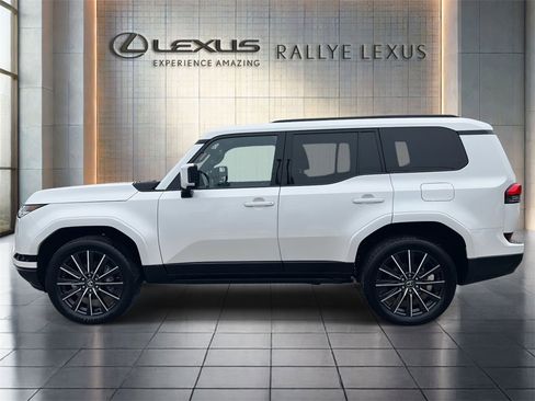 Certified 2025 Lexus GX 550 w/ Accessory Package (2T) image 4