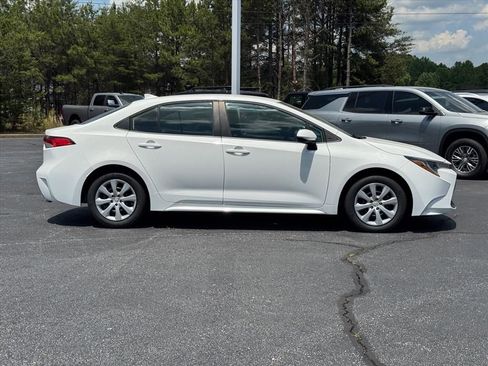 Used 2021 Toyota Corolla LE w/ Carpet Mat Package (TMS) FWD image 2