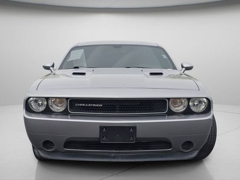 Used 2014 Dodge Challenger SXT RWD image 3