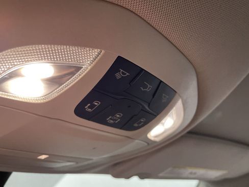 Used 2023 Chrysler Pacifica Touring-L FWD image 23