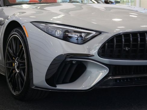 Used 2023 Mercedes-Benz SL 63 AMG 4MATIC w/ Driver Assistance Package image 43