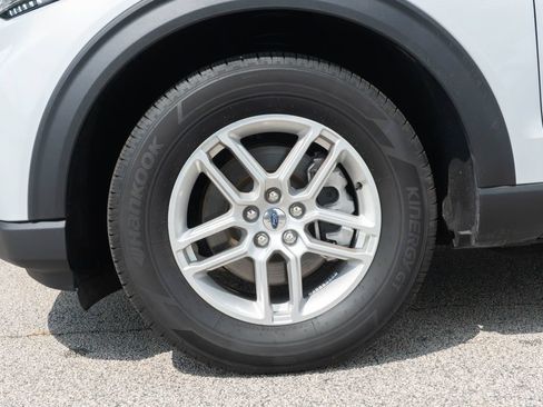 Used 2025 Ford Explorer Active w/ Active Comfort Package RWD image 2