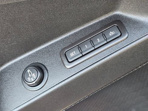 Used 2020 Chevrolet Equinox Premier FWD image 19
