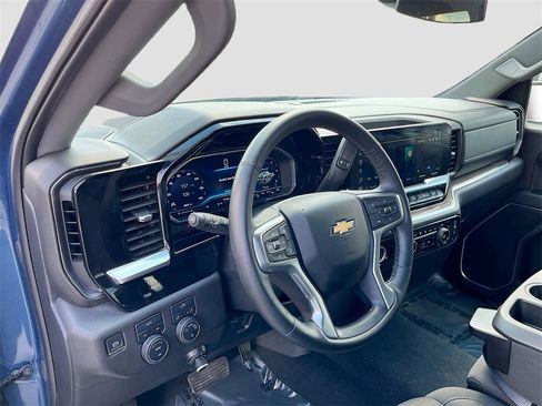 Used 2024 Chevrolet Silverado 1500 LT image 9