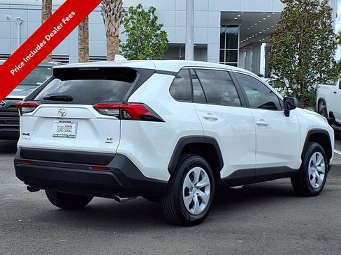 Used 2024 Toyota RAV4 LE AWD/4WD image 7