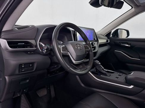 Used 2023 Toyota Highlander XLE FWD image 14