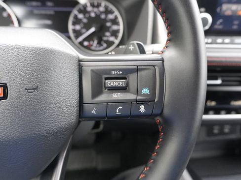 Used 2025 Nissan Rogue SV AWD/4WD image 7