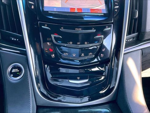 Used 2019 Cadillac Escalade Platinum image 34