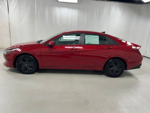 Used 2023 Hyundai Elantra SEL w/ Preferred Accessory Package FWD image 8