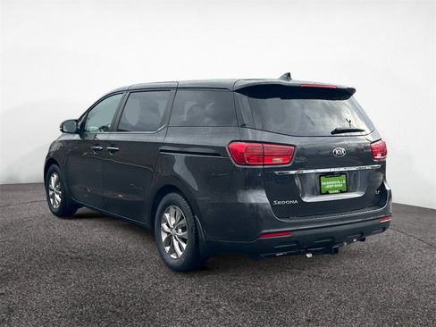 Used 2020 Kia Sedona LX image 3